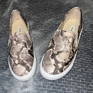 Steve Madden snakeskin slip ins🐍